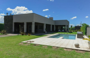 Exclusiva Casa quinta con piscina